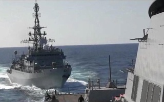 Mỹ - Nga tố tàu chiến của nhau "tiếp cận hung hăng"