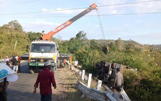 Gia Lai: Lật xe tải, 3 người thương vong