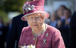 Nữ hoàng Anh ủng hộ “cuộc sống mới” của vợ chồng Hoàng tử Harry