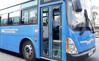 UBND TP HCM yêu cầu Công an TP vào cuộc điều tra vụ côn đồ cầm mã tấu tấn công xe buýt