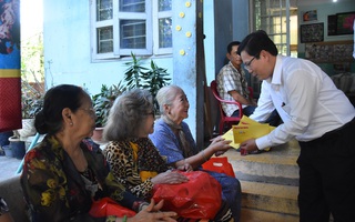 Báo Người Lao Động thăm và chúc Tết nghệ sĩ lão thành – khởi động Quỹ "Mai Vàng nhân ái"