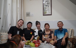 Châu Tuyết Vân dịu dàng cùng gia đình đón Tết