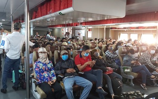 CLIP: Ngại dịch corona, nhiều người đeo khẩu trang, chen chân xuống tàu ra Phú Quốc