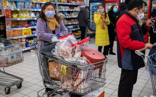 Trung Quốc và bài toán "nuôi" 50 triệu người bị cô lập vì virus corona