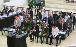 Xử 2 nguyên chủ tịch Đà Nẵng: Bị cáo khóc nghẹn và sốc khi bị đề nghị 14-16 năm tù