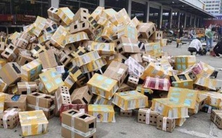Thảm cảnh của 5.000 thú nuôi chết trong thùng hàng chuyển phát tại Trung Quốc