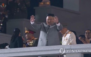 Thông điệp bất ngờ của ông Kim Jong-un tại lễ duyệt binh kỳ lạ