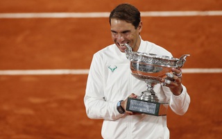 Novak Djokovic: Rafael Nadal xứng đáng là vua sân đất nện!