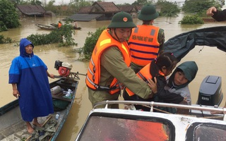 “Đại hồng thủy” nhấn chìm  gần 80.000 nhà dân Quảng Bình, 3 người chết