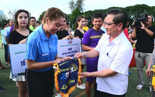 Nữ trọng tài “gây thương nhớ” tại giải bóng đá báo chí ĐBSCL