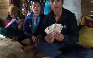 Phát hiện 10 triệu đồng từ áo quần cũ được tặng, người đàn ông nghèo ở Quảng Trị làm gì?