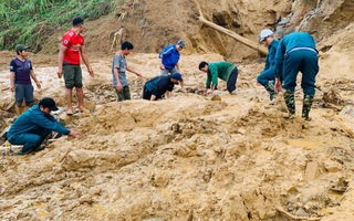 Nóng: Thêm vụ sạt lở núi kinh hoàng vùi lấp ngôi làng ở Quảng Nam, 3 người chết, 8 người mất tích