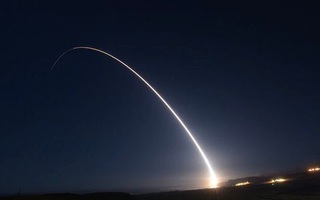 Mỹ phóng thành công ICBM trong "bộ ba răn đe hạt nhân"