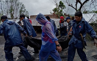 Philippines hứng chịu cơn bão tàn khốc nhất trong năm