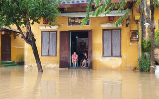 Quảng Nam mưa lớn, nước sông đang lên, nhiều thủy điện xả lũ