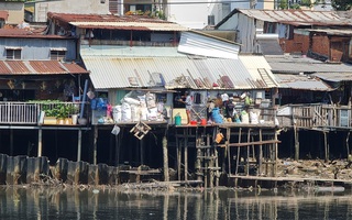 Gian nan dời nhà ven kênh