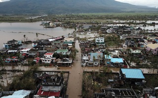 Bão Goni "tha" Manila, Philippines hứng tiếp cơn bão mới