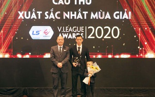 Văn Quyết đoạt giải cầu thủ xuất sắc nhất V-League 2020