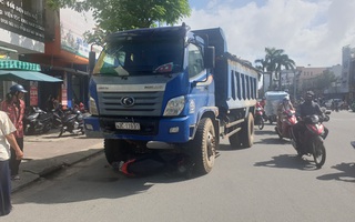 Vụ cô gái dừng đèn đỏ bị xe tải tông tử vong: Tài xế khai chạy nhanh để được nhiều chuyến hàng