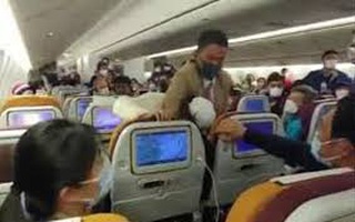 Xử phạt nam hành khách đốt giấy khiến máy bay phải dừng cất cánh khẩn cấp