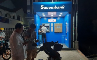 Bị vợ truy hỏi, nam thanh niên vác búa đập máy ATM vì "tội" trừ tiền sai (?!)
