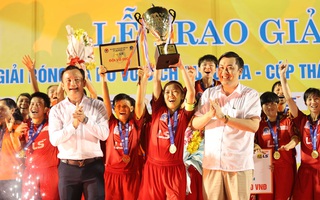 Khoảnh khắc đăng quang ngôi vô địch của đội nữ TP HCM 1