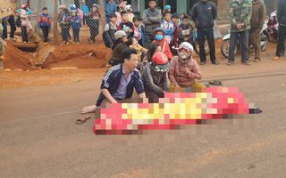 Một học sinh tử nạn dưới bánh xe ben trước cổng trường