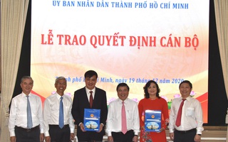 Trao quyết định của Thủ tướng phê chuẩn kết quả bầu 2 phó chủ tịch UBND TP HCM