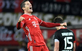 Lewandowski vượt qua Hamilton và Nadal