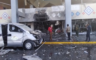 2 vụ nổ ở sân bay Yemen khiến 140 người thương vong: May mà máy bay thoát nạn