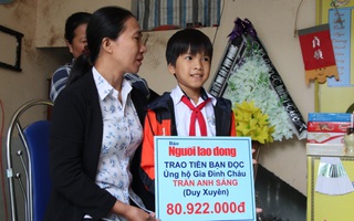 Mẹ tử nạn khi đi mua áo cho con: Báo Người Lao Động trao hơn 80,9 triệu đồng