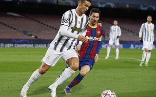 Ronaldo lập cú đúp, Juventus đè bẹp Barcelona
