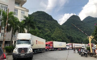 Hàng trăm xe thanh long, mít, chuối… vẫn nằm chờ ở cửa khẩu với Trung Quốc