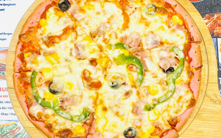 Độc lạ pizza làm từ thanh long ruột đỏ, giá chỉ 55.000 đồng/chiếc