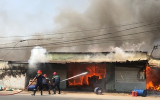 Hỏa hoạn thiêu rụi 10 tấn gỗ của doanh nghiệp