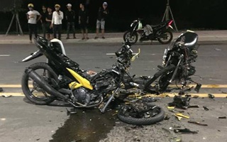 Xe máy tông nhau vỡ vụn, 2 người chết trong khu Công nghệ cao
