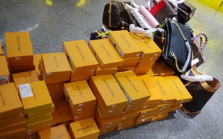 Hàng hiệu Louis Vuitton, Chanel, Gucci, Rolex "nhái" bị phát hiện ở The Manor Hà Nội