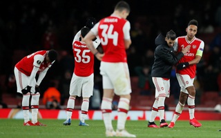 Đương kim á quân Arsenal bị loại sốc vòng knock-out Europa League