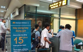 Tranh chỗ xếp hàng, 4 phụ nữ lao vào xô xát ngay cửa ra máy bay ở Nội Bài
