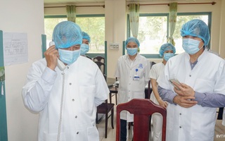 Thứ trưởng Bộ Y tế Nguyễn Trường Sơn gọi điện cho nữ du khách Anh mắc Covid-19