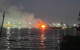 Cháy tàu chở xăng trên sông Đồng Nai, 2 người tử vong, 1 người mất tích
