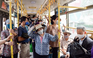 Xe buýt Hà Nội đông khách trong ngày đầu giảm 80% công suất hoạt động