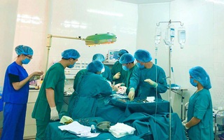 Bệnh viện tuyến huyện cứu sống bệnh nhân bị cắt đứt 20cm ở cổ