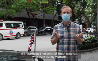 CLIP: Đại sứ Gareth Ward khuyên người Anh ở Việt Nam đeo khẩu trang, hạn chế ra đường