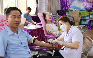 CNVC-LĐ tích cực hiến máu cứu người