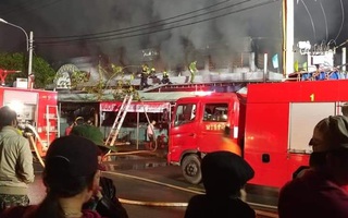Quảng Nam: Cháy chợ, thiệt hại hàng tỉ đồng, tiểu thương khóc nghẹn
