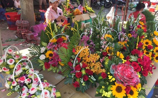 Chợ hoa ế ẩm dù sắp tới lễ 8-3