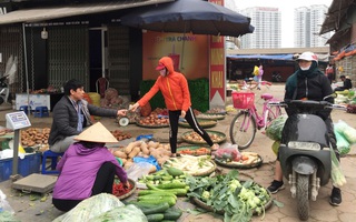 Hàng hoá đầy chợ, siêu thị trong ngày đầu cách ly toàn xã hội