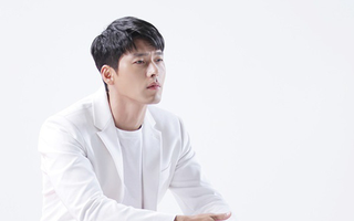 Hyun Bin gây sốt với loạt ảnh cũ