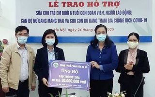 Hỗ trợ hơn 2.500 thùng sữa cho các "chiến sĩ áo trắng" tham gia chống dịch